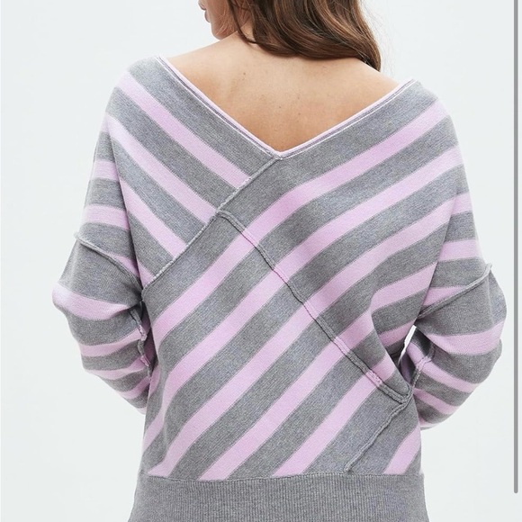 Crazy Unique Purple Striped Pattern V Neck Front & Back Top💜 - Picture 4 of 5
